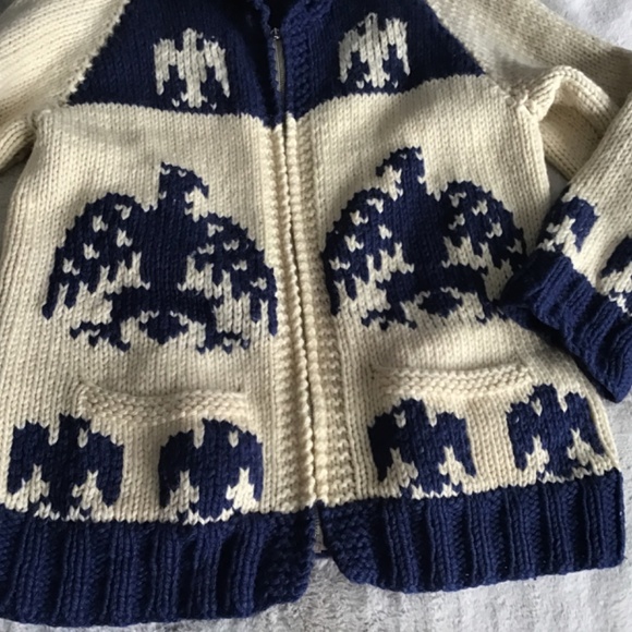 VINTAGE CREAM & BLUE PURE WOOL EAGLES DESIGN HANDKNITTED FRONT ZIP CARDIGAN SZ L - Picture 2 of 11